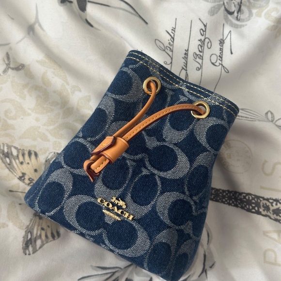 DRAWSTRING WRISTLET IN SIGNATURE DENIM - Picture 4 of 6